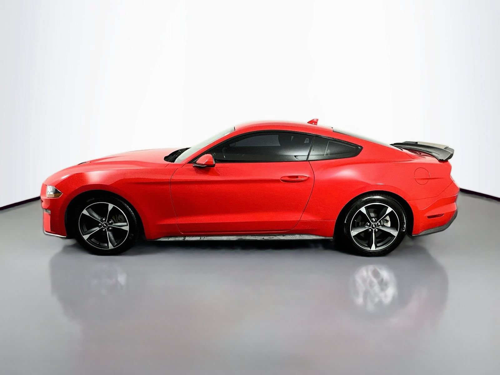 Used 2020 Ford Mustang Coupe RWD image 4