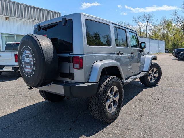 Used 2017 Jeep Wrangler Unlimited Sahara w/ Connectivity Group AWD/4WD image 6
