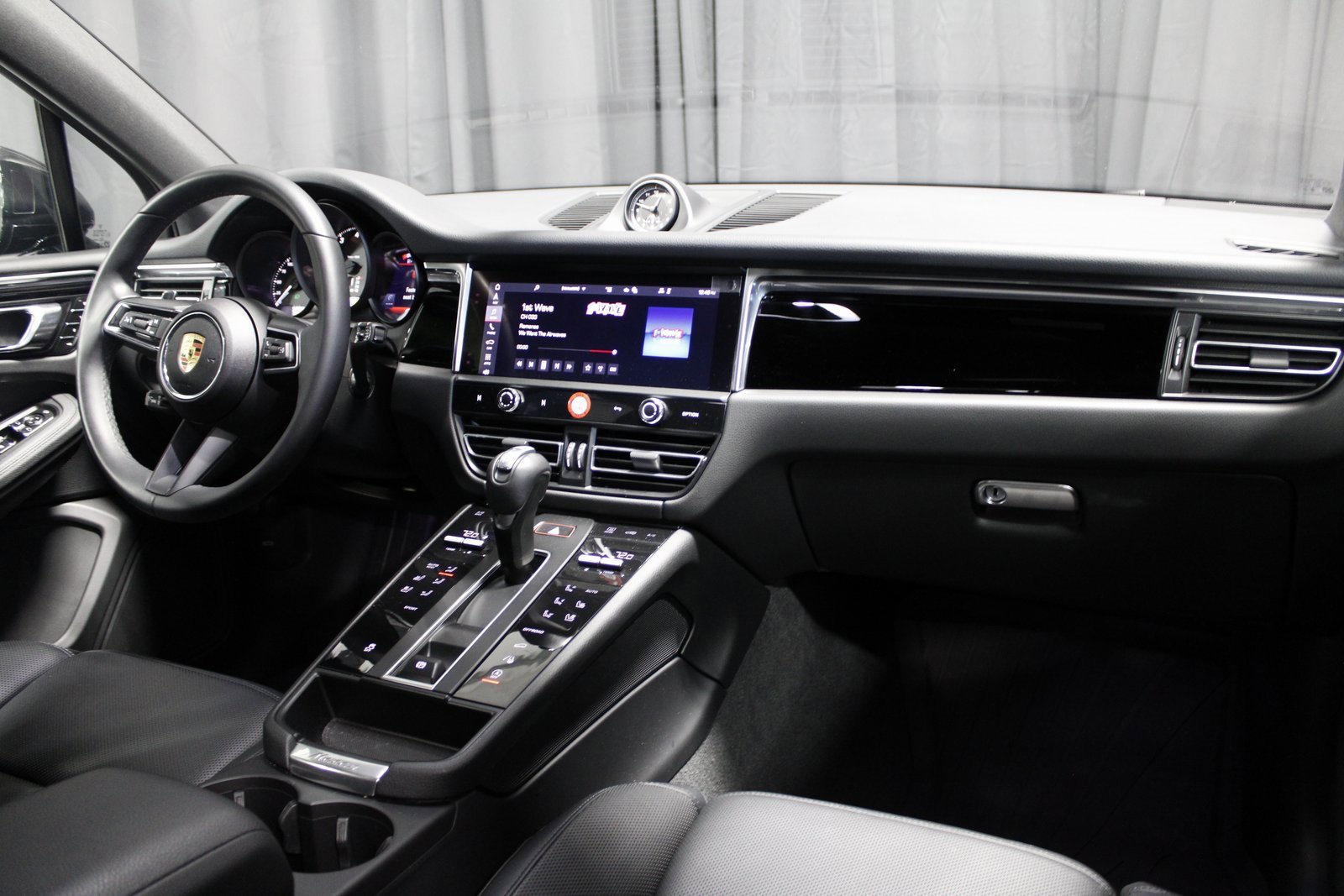 Used 2025 Porsche Macan image 22