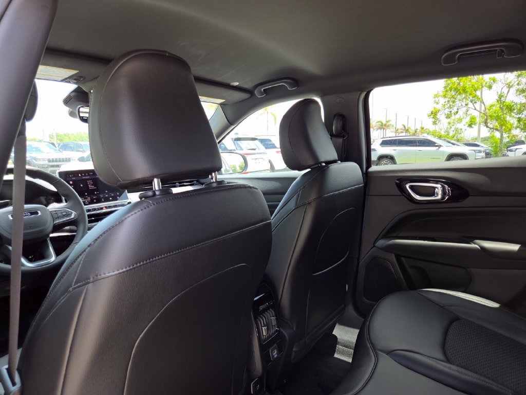 New 2026 Jeep Compass Latitude AWD/4WD image 23