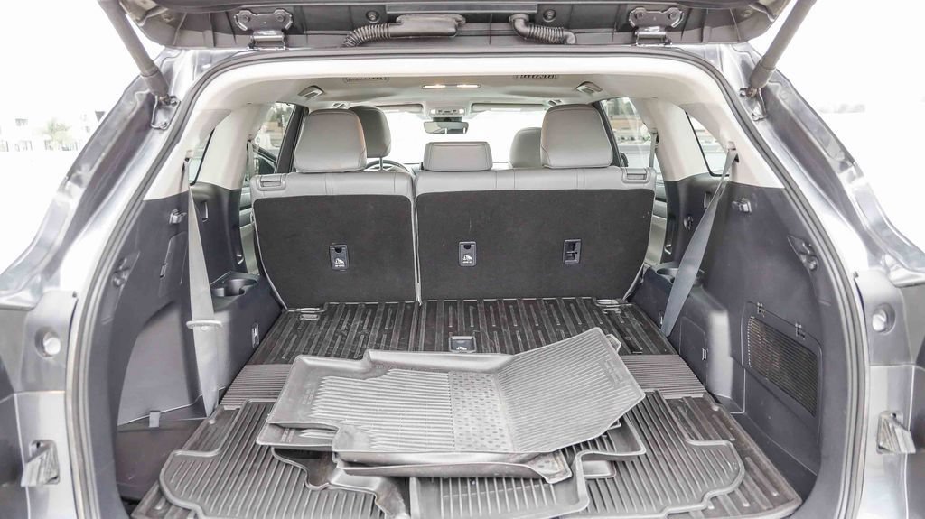 Used 2024 Toyota Highlander XLE AWD/4WD image 31