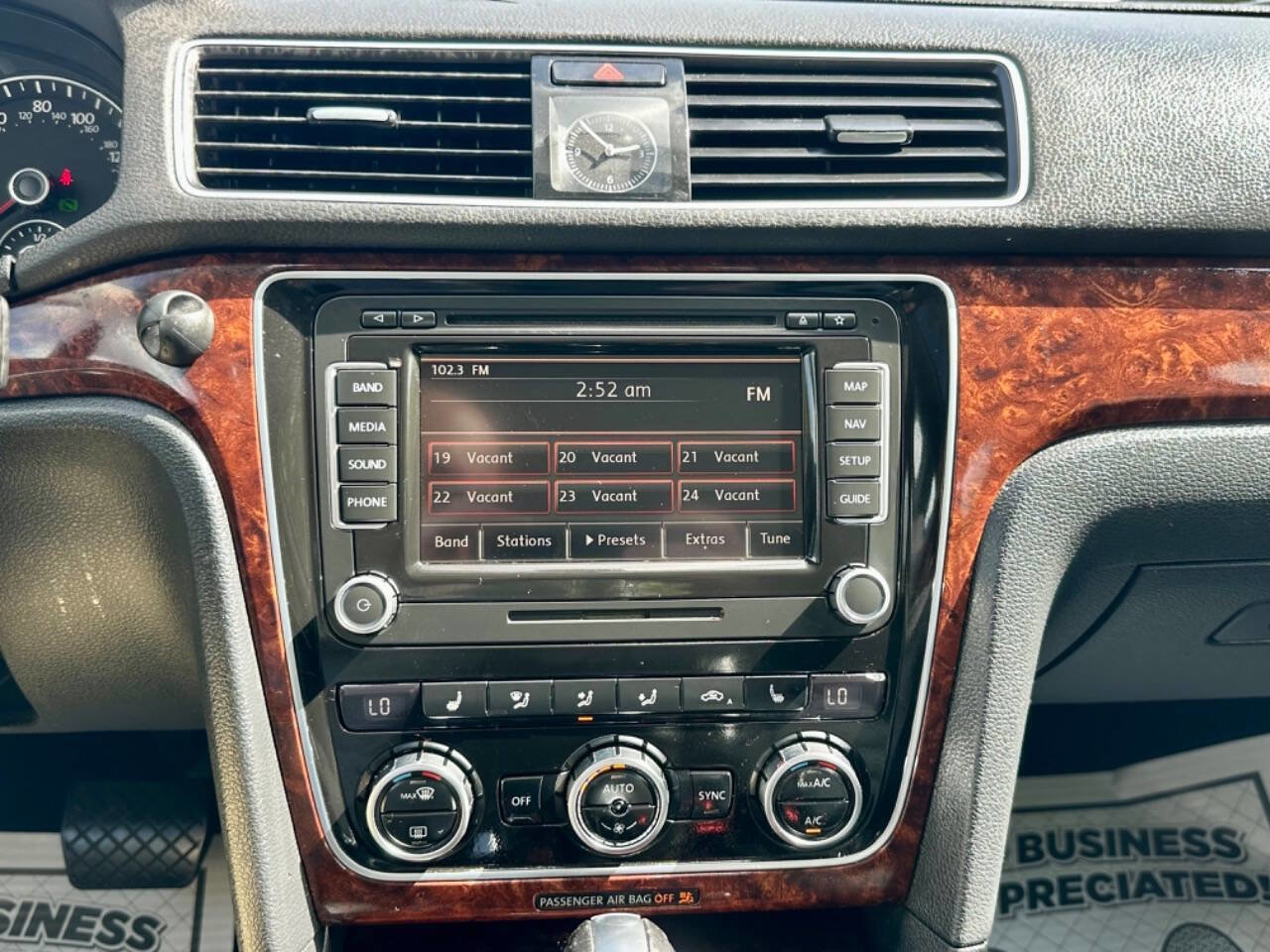 Used 2013 Volkswagen Passat 2.5 SEL Premium image 24