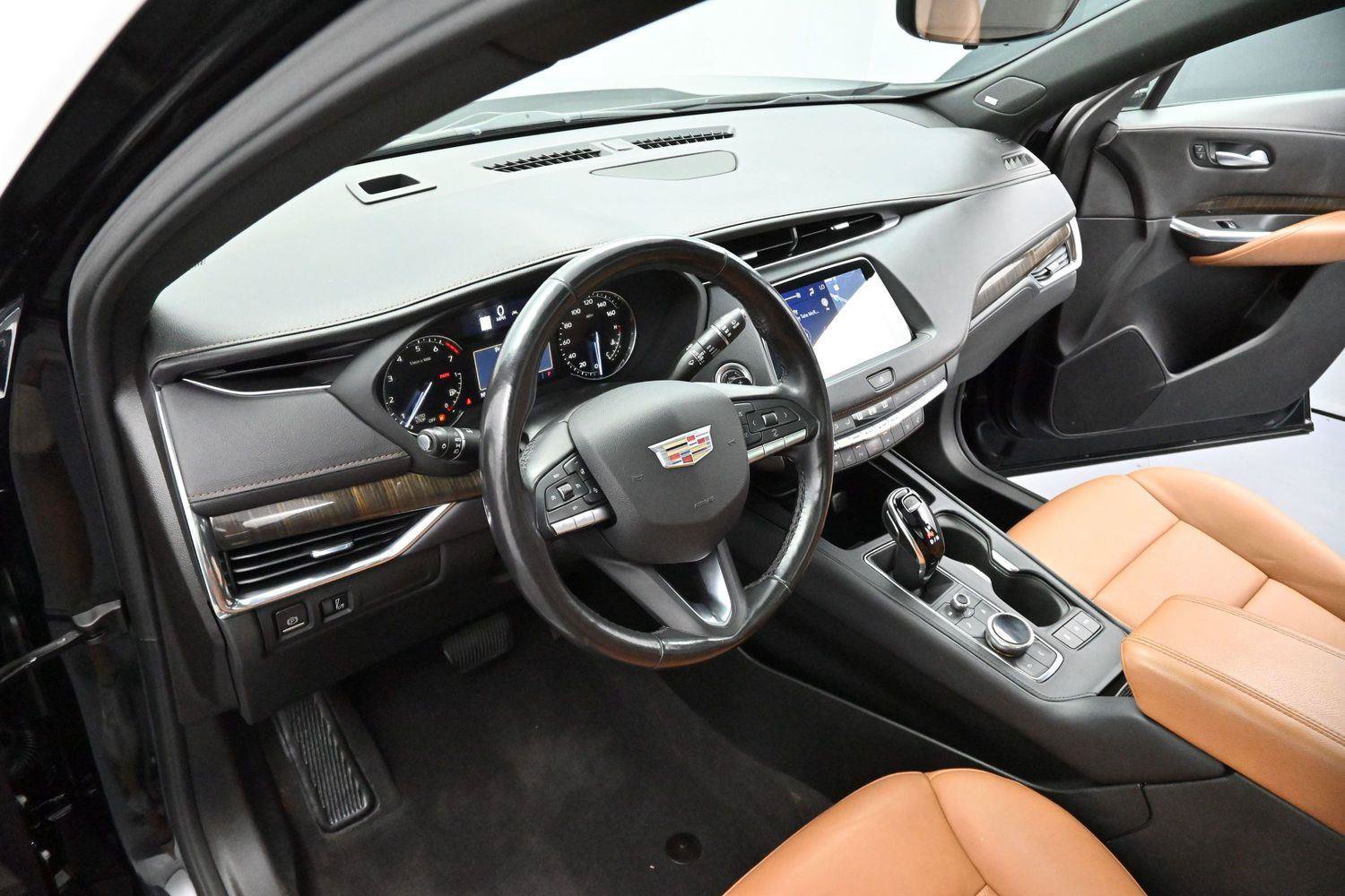 Certified 2022 Cadillac XT4 Premium Luxury w/ Enhanced Visibility Package AWD/4WD image 14