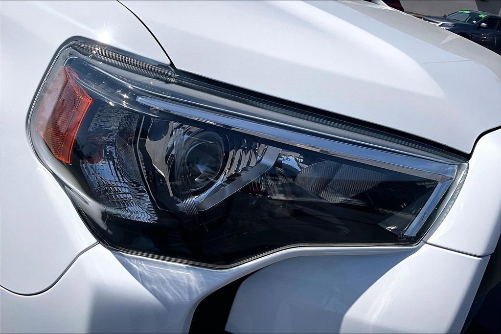 Used 2020 Toyota 4Runner Venture w/ Moonroof Package AWD/4WD image 28