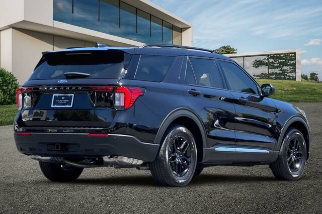 Used 2025 Ford Explorer Active RWD image 4
