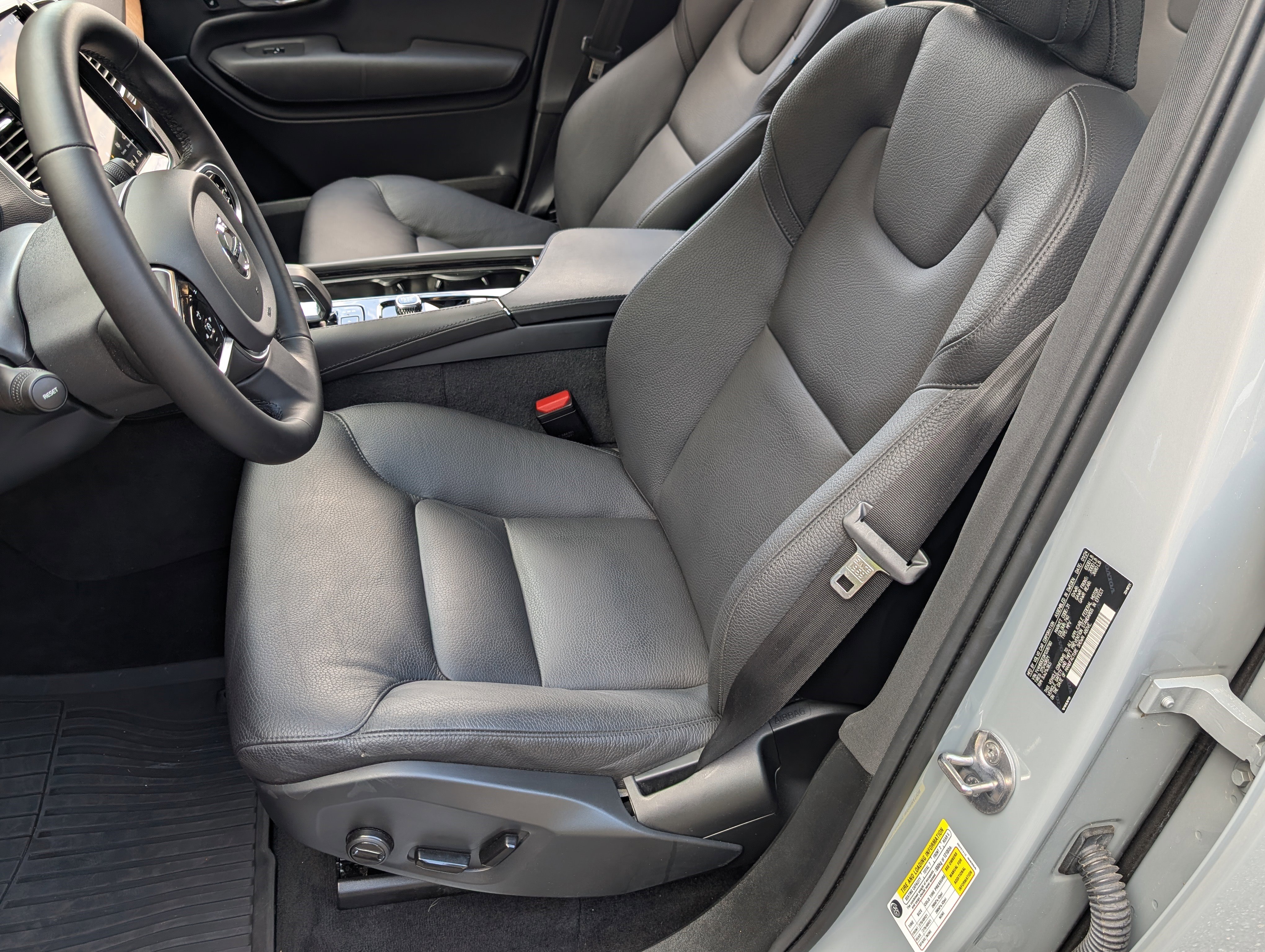 Used 2024 Volvo XC90 T8 Plus w/ Protection Package Premier image 16