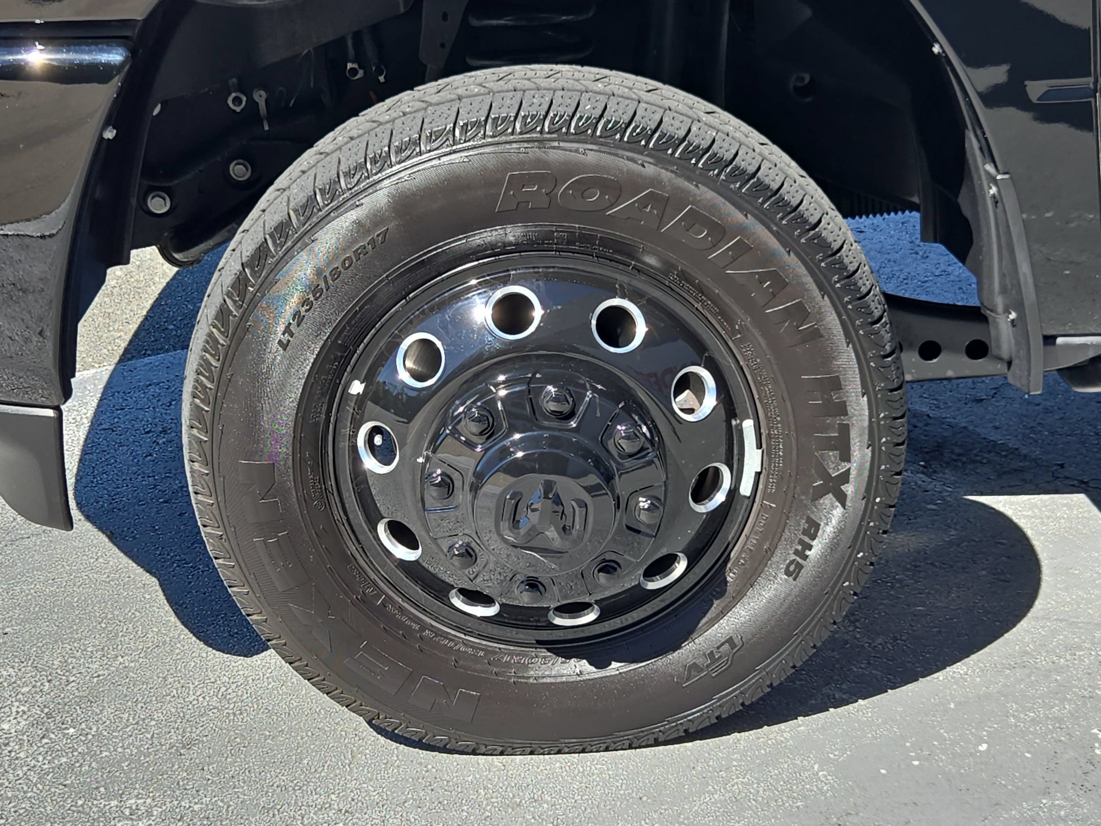 Used 2025 RAM 3500 Laramie AWD/4WD image 17