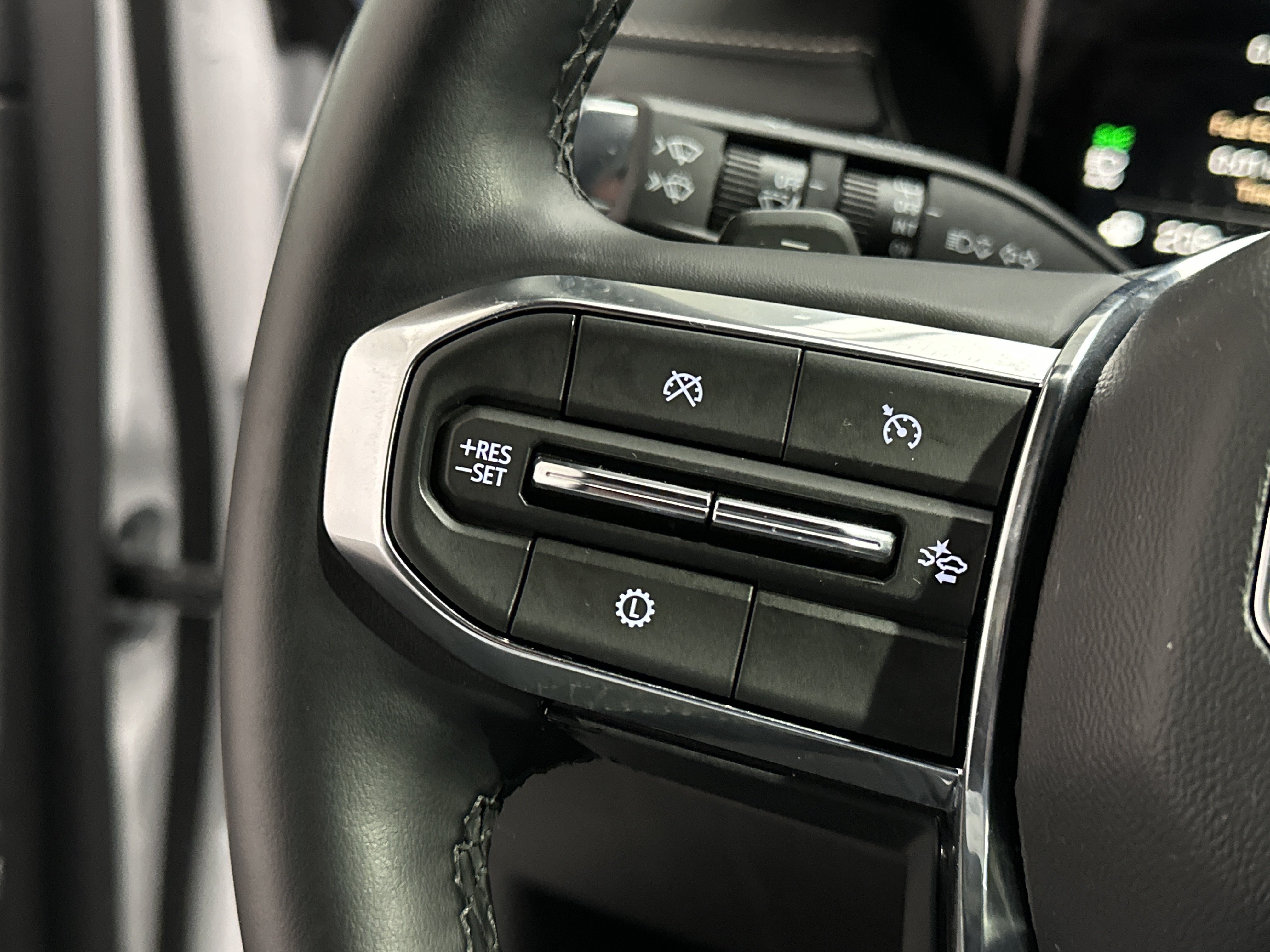 Used 2025 GMC Acadia Elevation FWD image 28