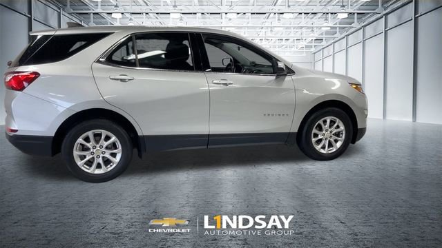 Used 2020 Chevrolet Equinox LT w/ Driver Convenience Package image 2