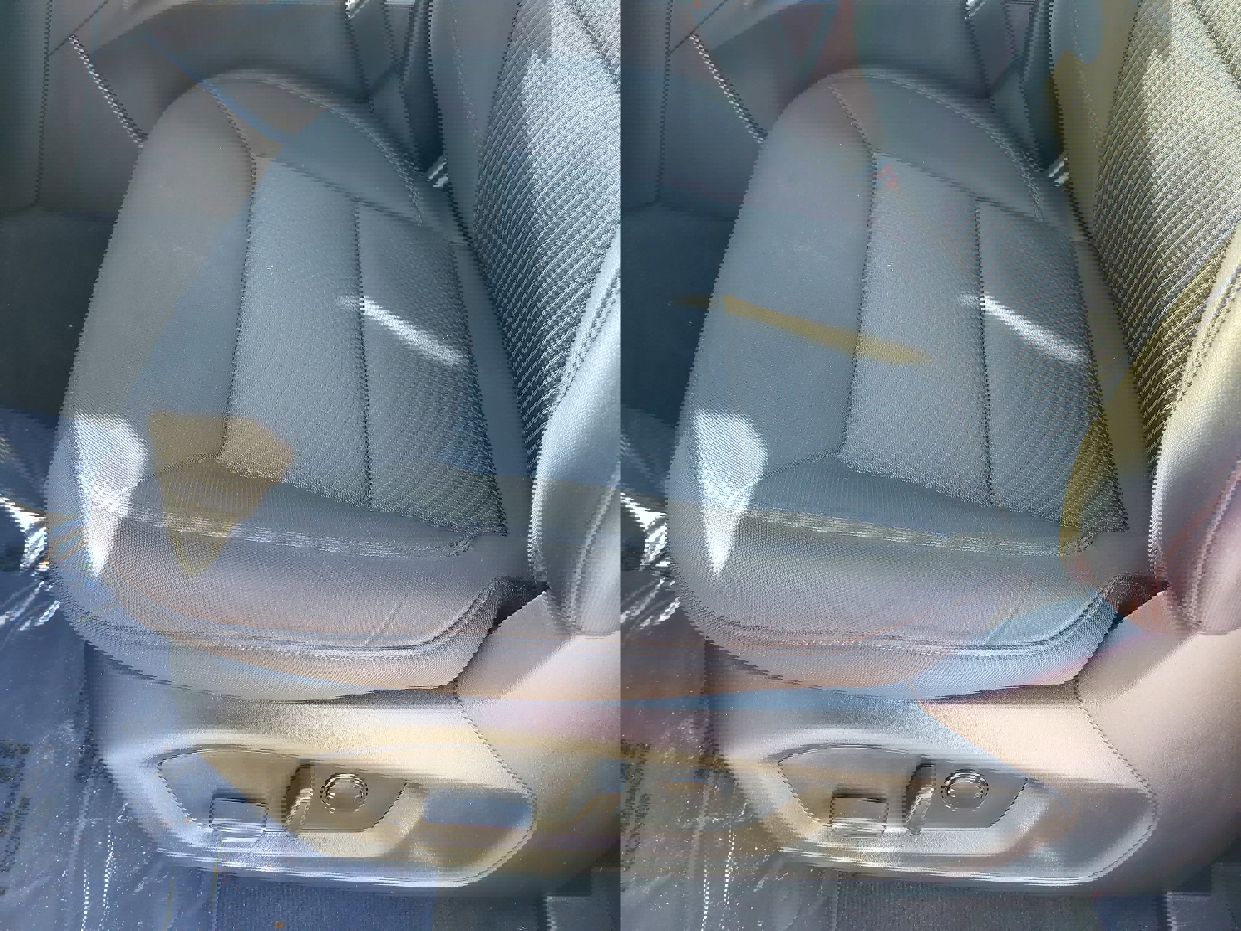 Used 2023 Ford Explorer XLT image 31