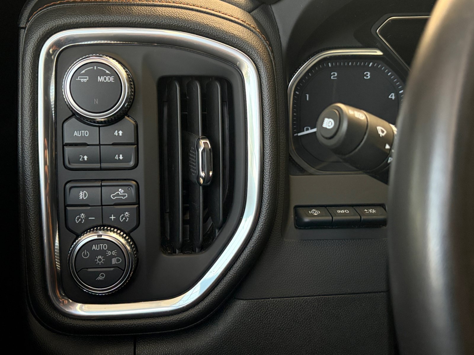 Used 2022 GMC Sierra 2500 AT4 w/ AT4 Premium Plus Package AWD/4WD image 27