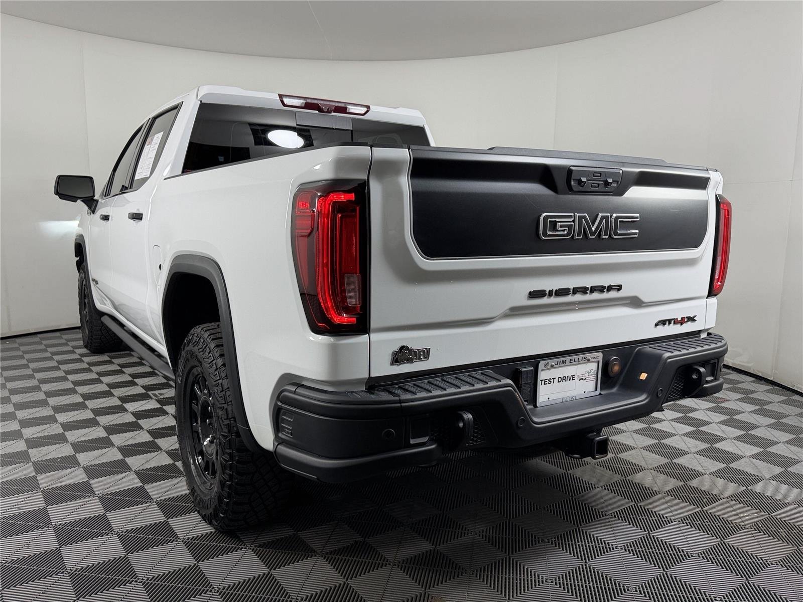 Certified 2024 GMC Sierra 1500 AT4X w/ AT4X AEV Edition AWD/4WD image 4