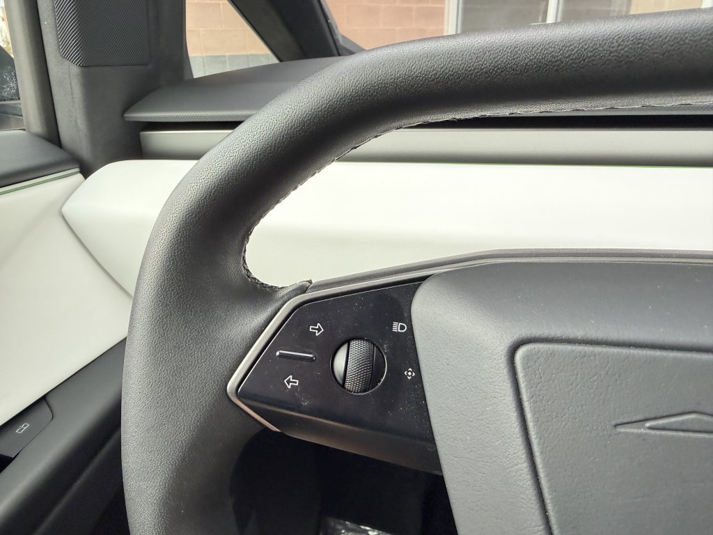 Used 2024 Tesla Cybertruck AWD Crew Cab image 34