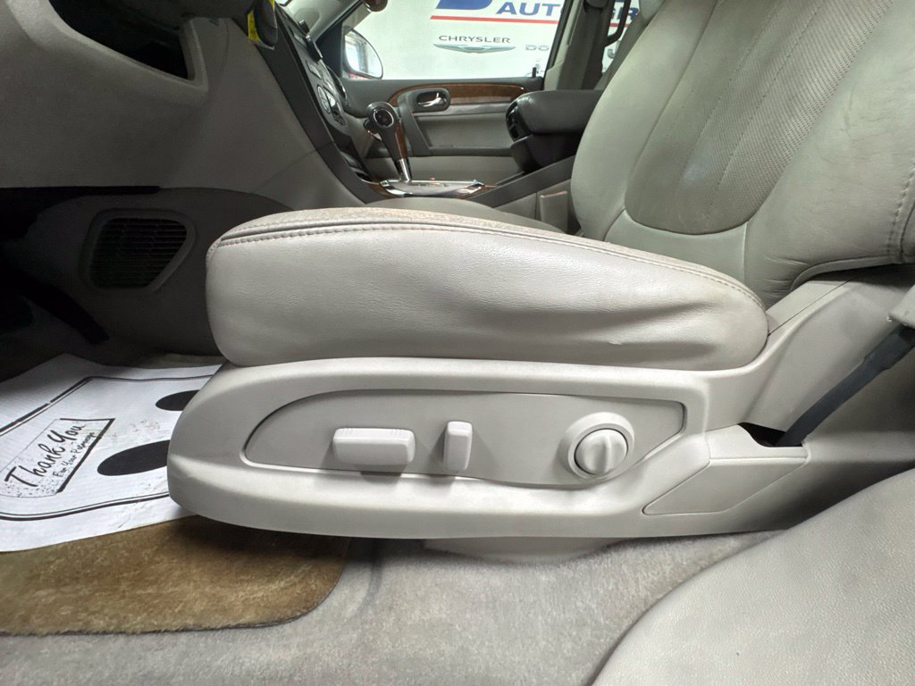 Used 2011 Buick Enclave CXL w/ Trailering Provision Package FWD image 18