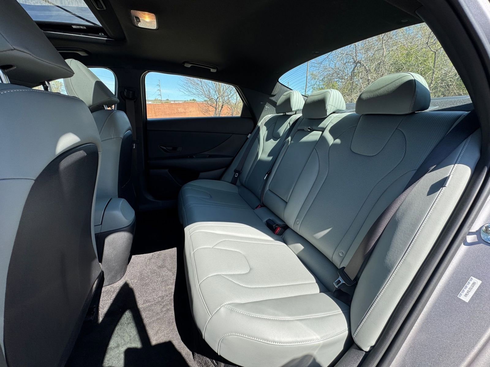 Used 2025 Hyundai Elantra Limited image 34