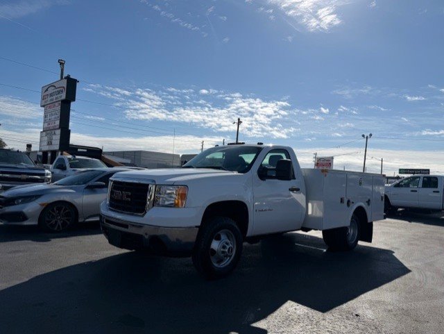 Used 2009 GMC Sierra 3500 W/T image 2