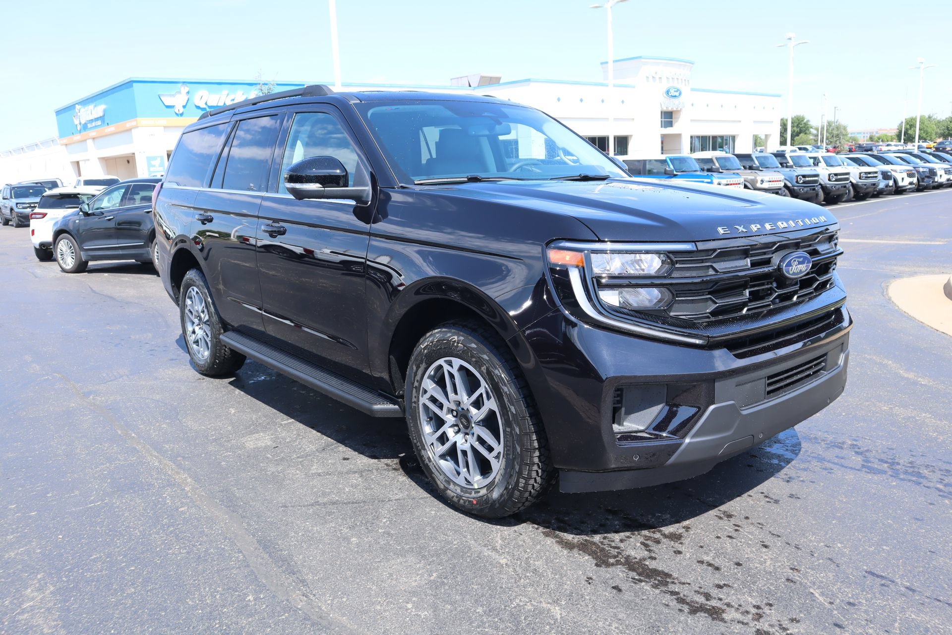 New 2026 Ford Expedition Active AWD/4WD image 1