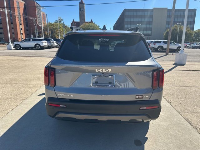 Used 2023 Kia Sorento S w/ Panoramic Sunroof Package image 4