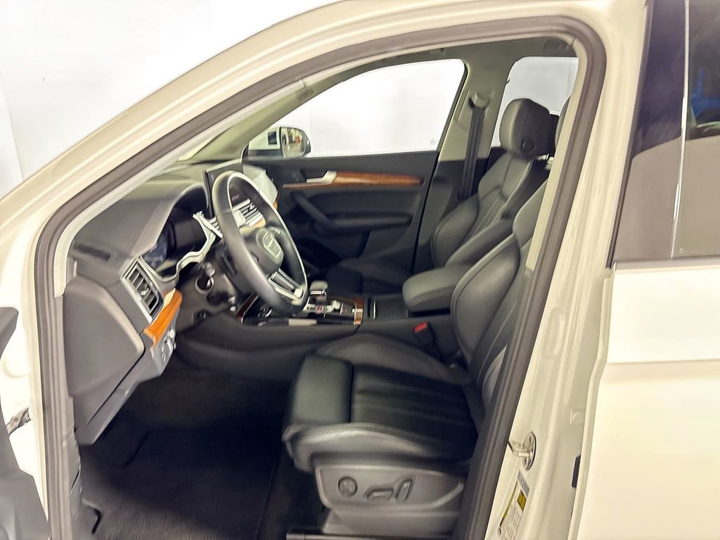 Used 2023 Audi Q5 2.0T Prestige w/ Prestige Package image 11