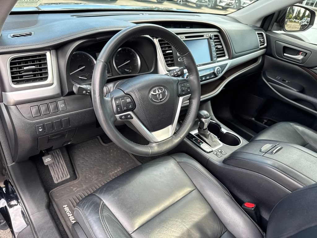 Used 2015 Toyota Highlander XLE AWD/4WD image 12