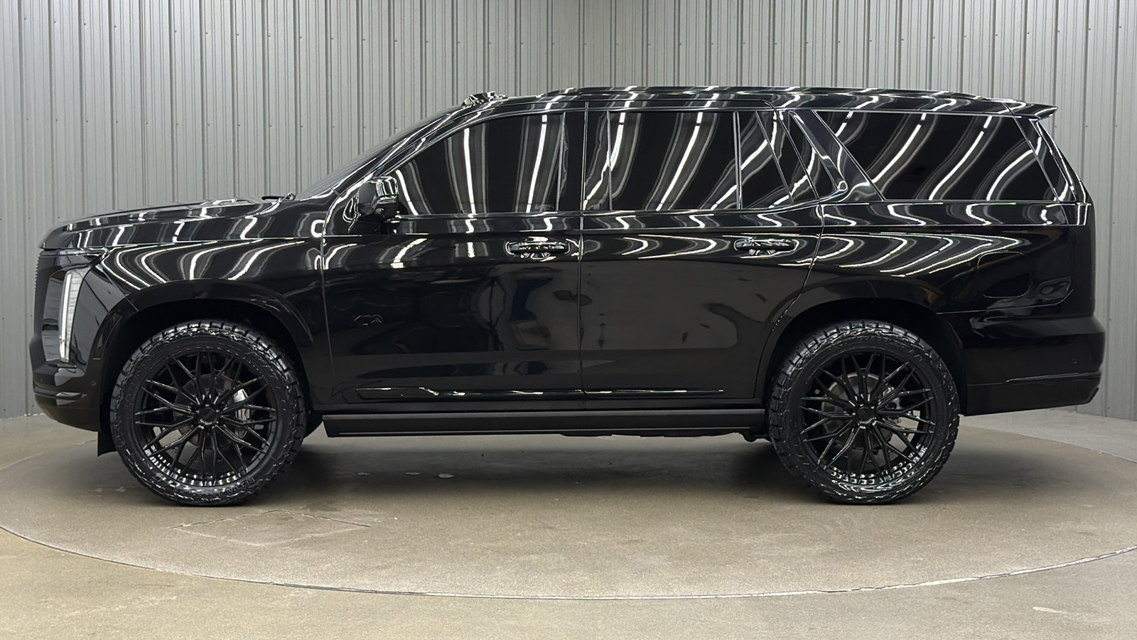 Used 2026 Cadillac Escalade Platinum Sport w/ LPO, ONYX Package AWD/4WD image 2