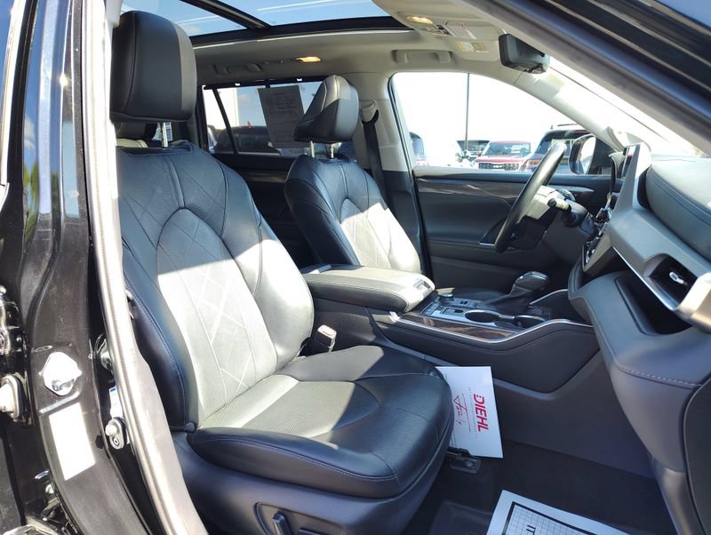 Used 2022 Toyota Highlander Platinum AWD/4WD image 24