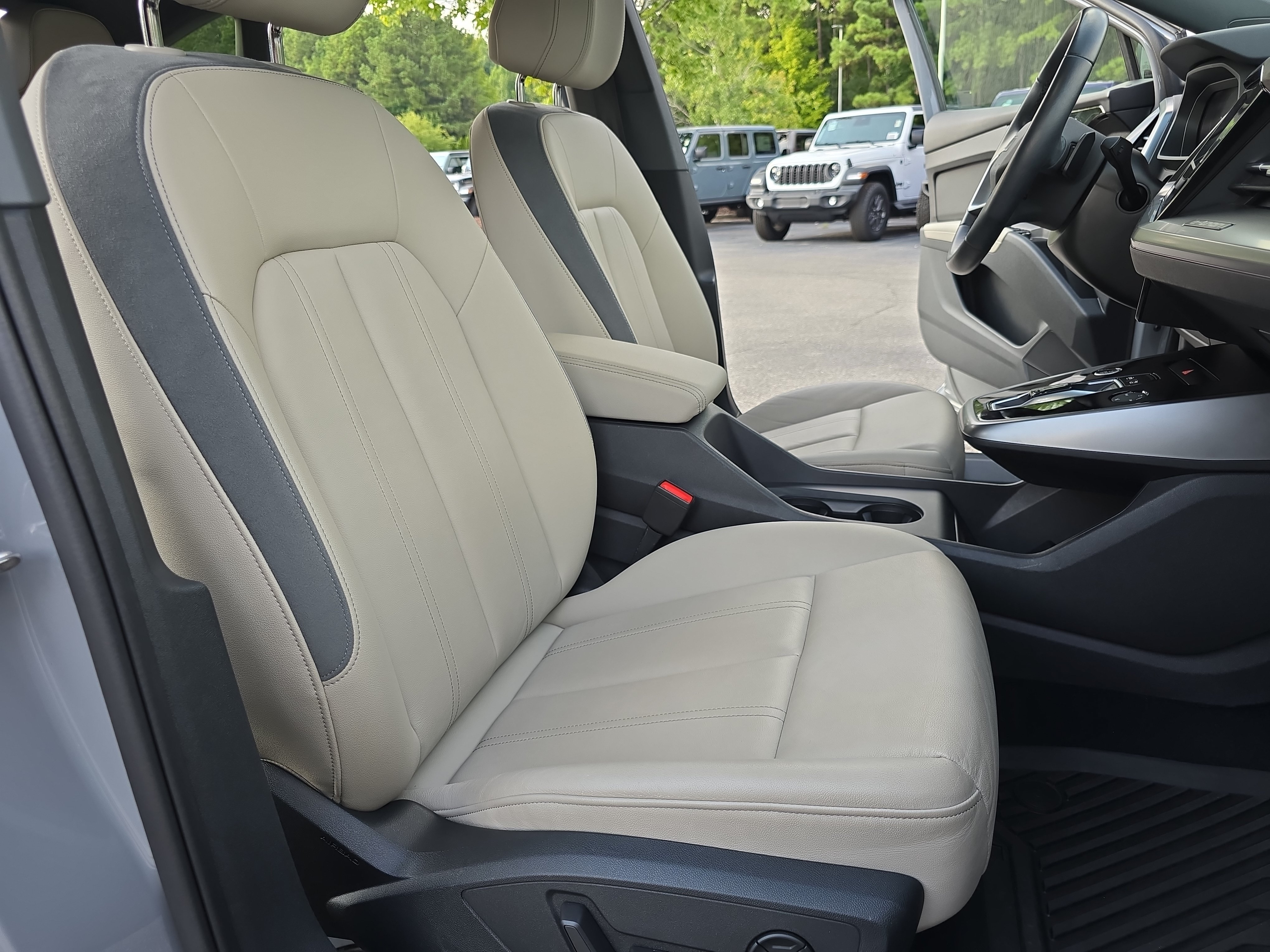 Used 2023 Audi Q4 e-tron Prestige AWD/4WD image 10