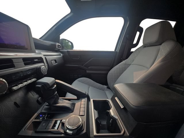 Certified 2025 Toyota Tacoma SR5 AWD/4WD image 11