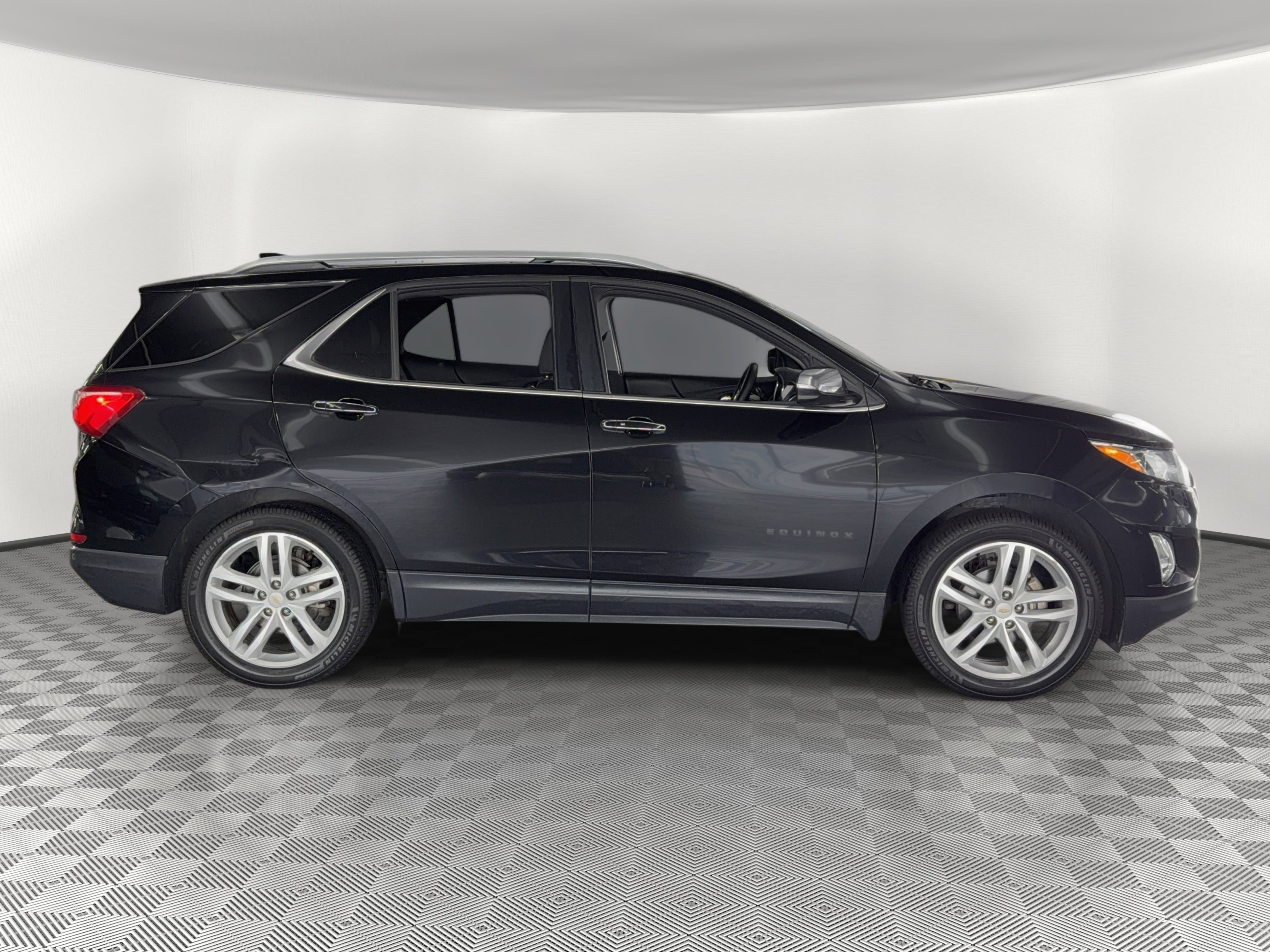 Used 2018 Chevrolet Equinox Premier FWD image 8