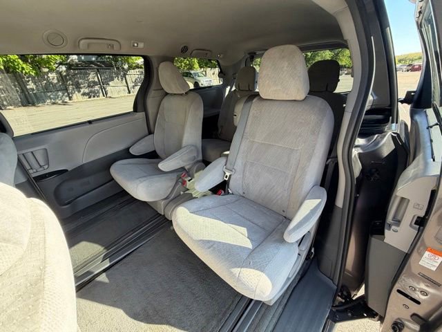Used 2015 Toyota Sienna LE FWD image 21