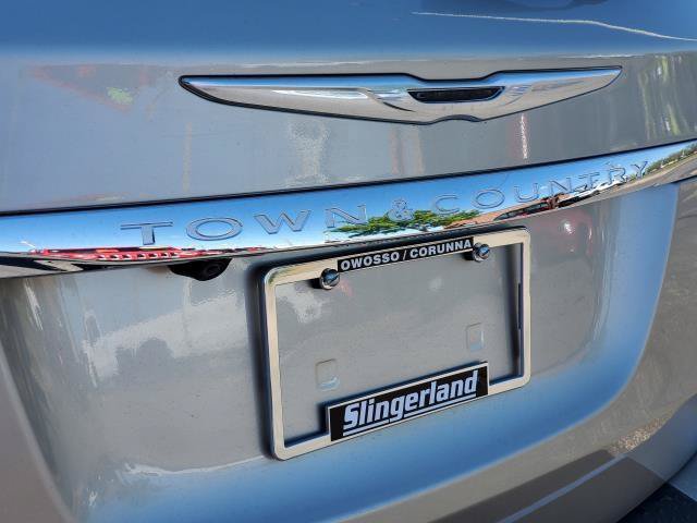 Used 2014 Chrysler Town & Country Touring FWD image 29