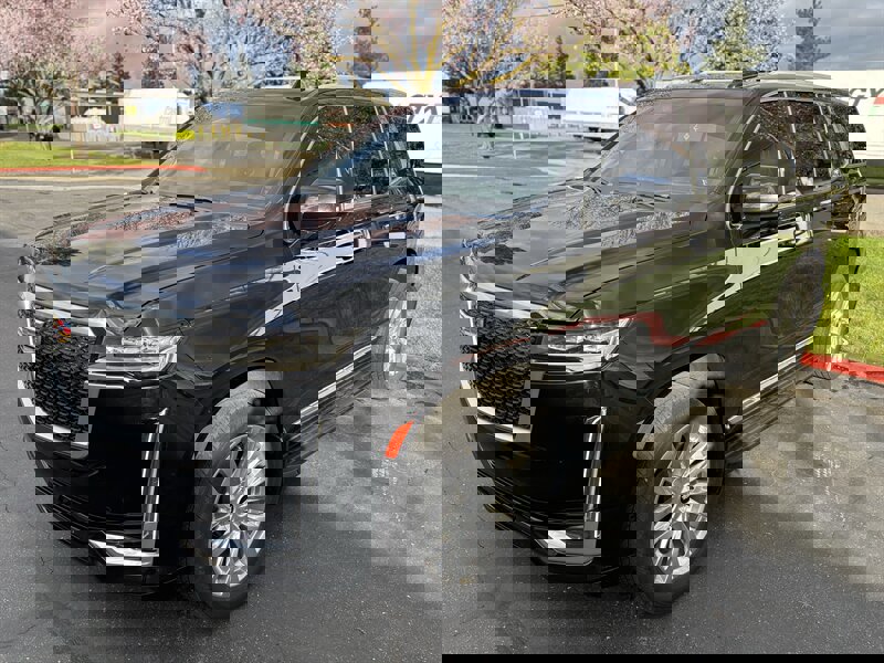 Used 2021 Cadillac Escalade Premium Luxury w/ LPO, Illumination Package image 6