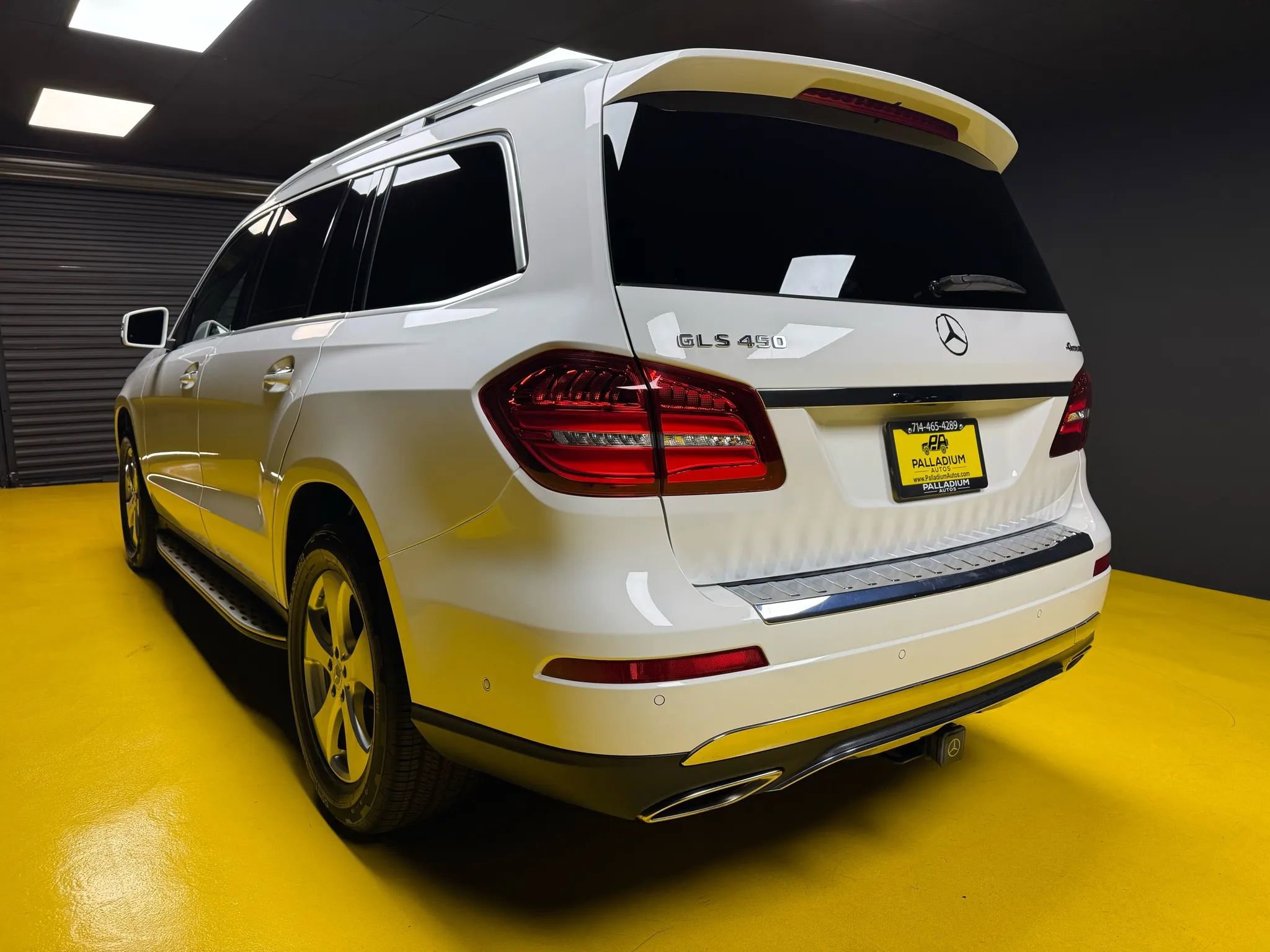 Used 2018 Mercedes-Benz GLS 450 4MATIC w/ Premium Package image 4
