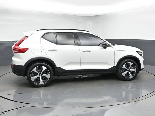 Used 2024 Volvo XC40 B5 Plus AWD/4WD image 9