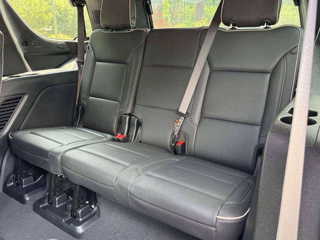 Used 2025 Chevrolet Tahoe Premier AWD/4WD image 18