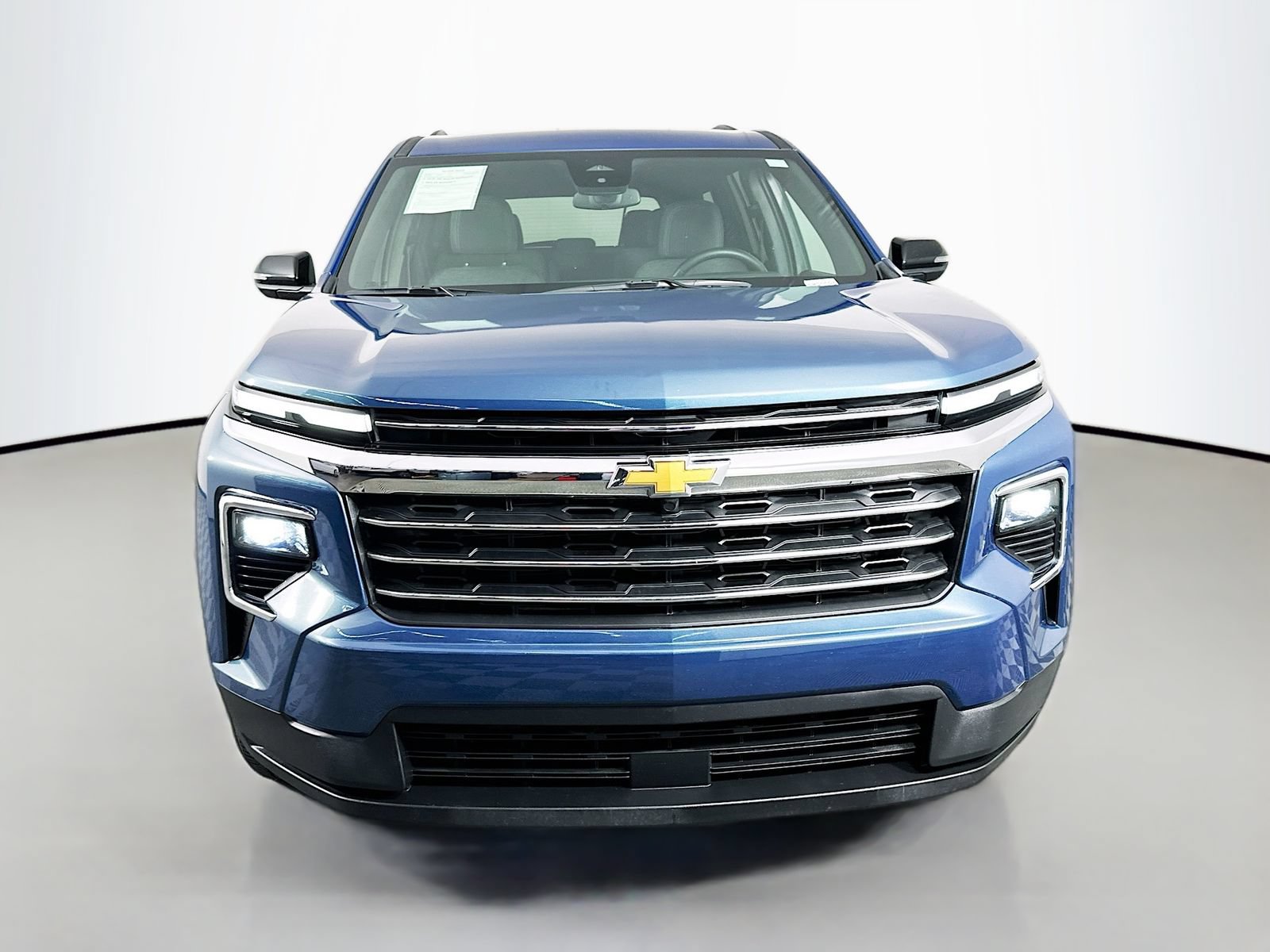 Used 2025 Chevrolet Traverse LT AWD/4WD image 2