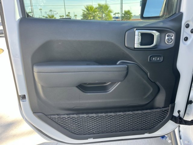 Used 2024 Jeep Gladiator Rubicon w/ Convenience Group image 10