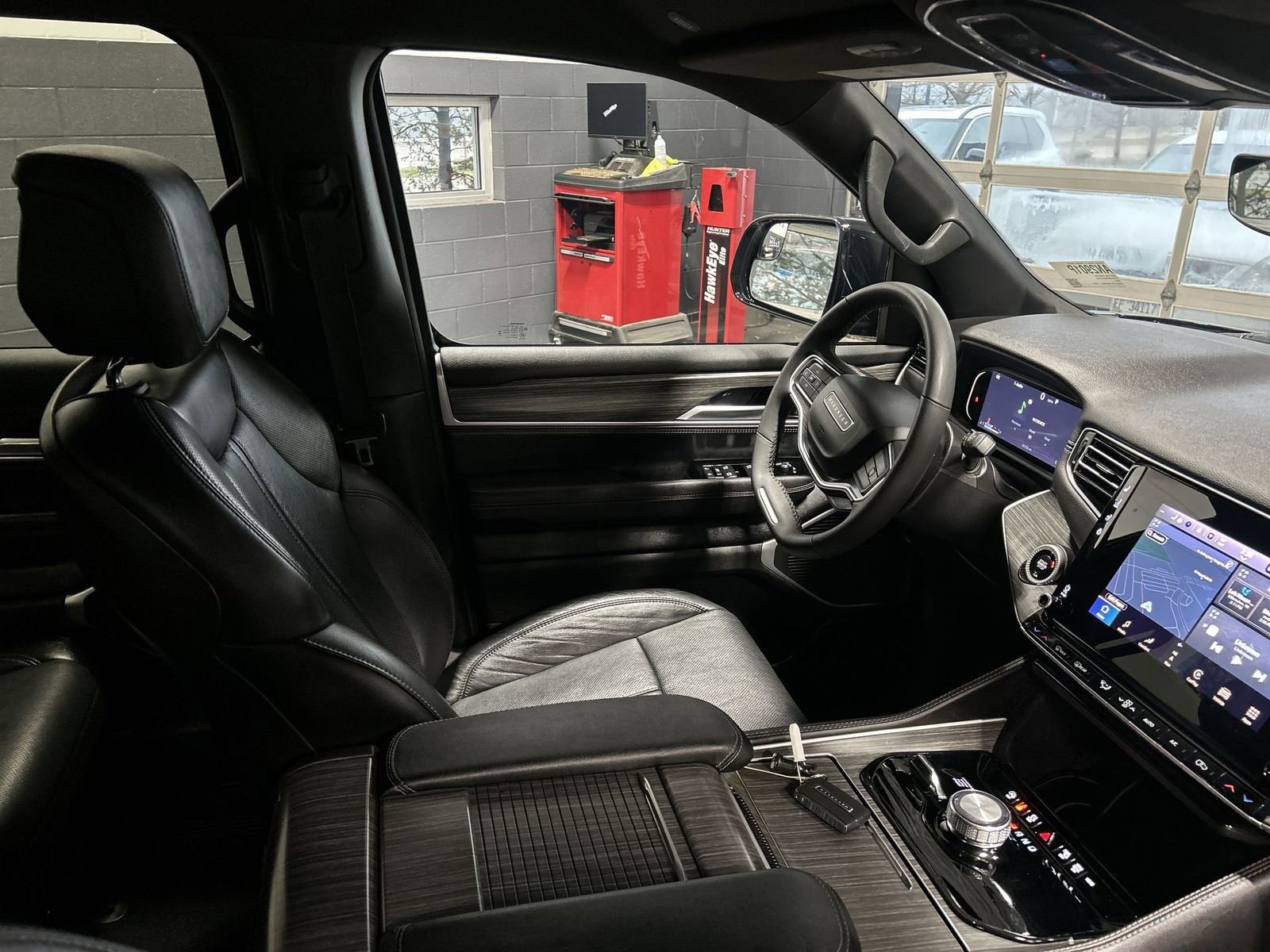 Used 2024 Jeep Wagoneer Series II AWD/4WD image 8