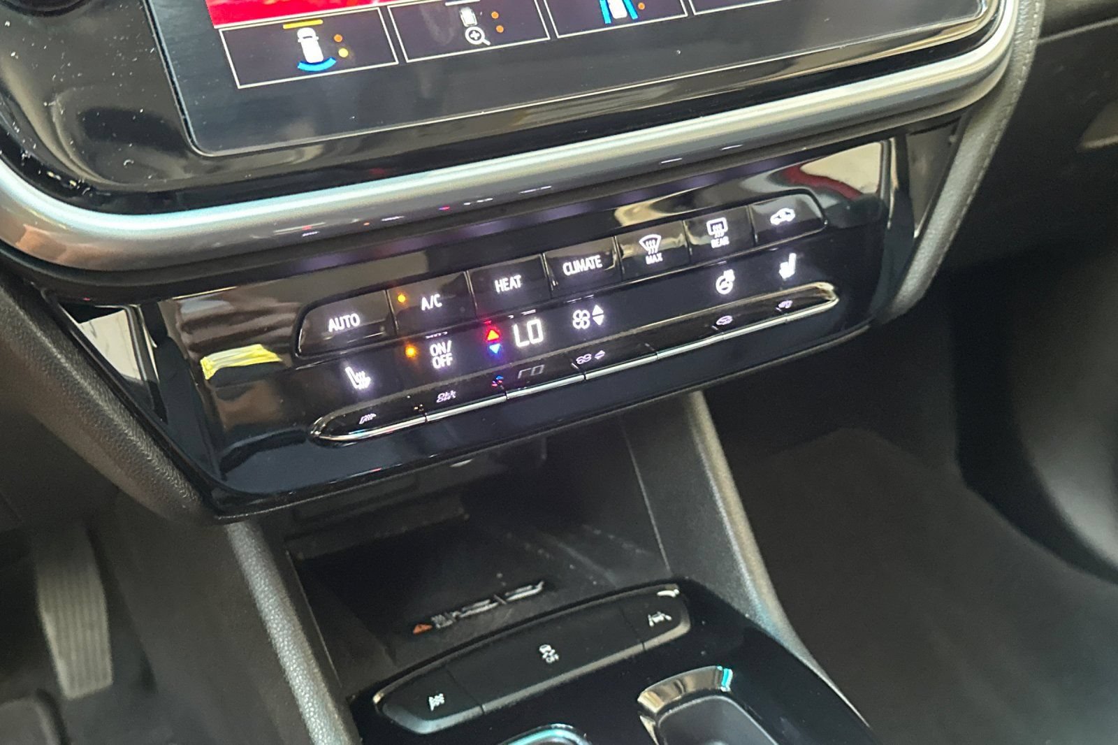 Used 2023 Chevrolet Bolt LT w/ Infotainment Package FWD image 28