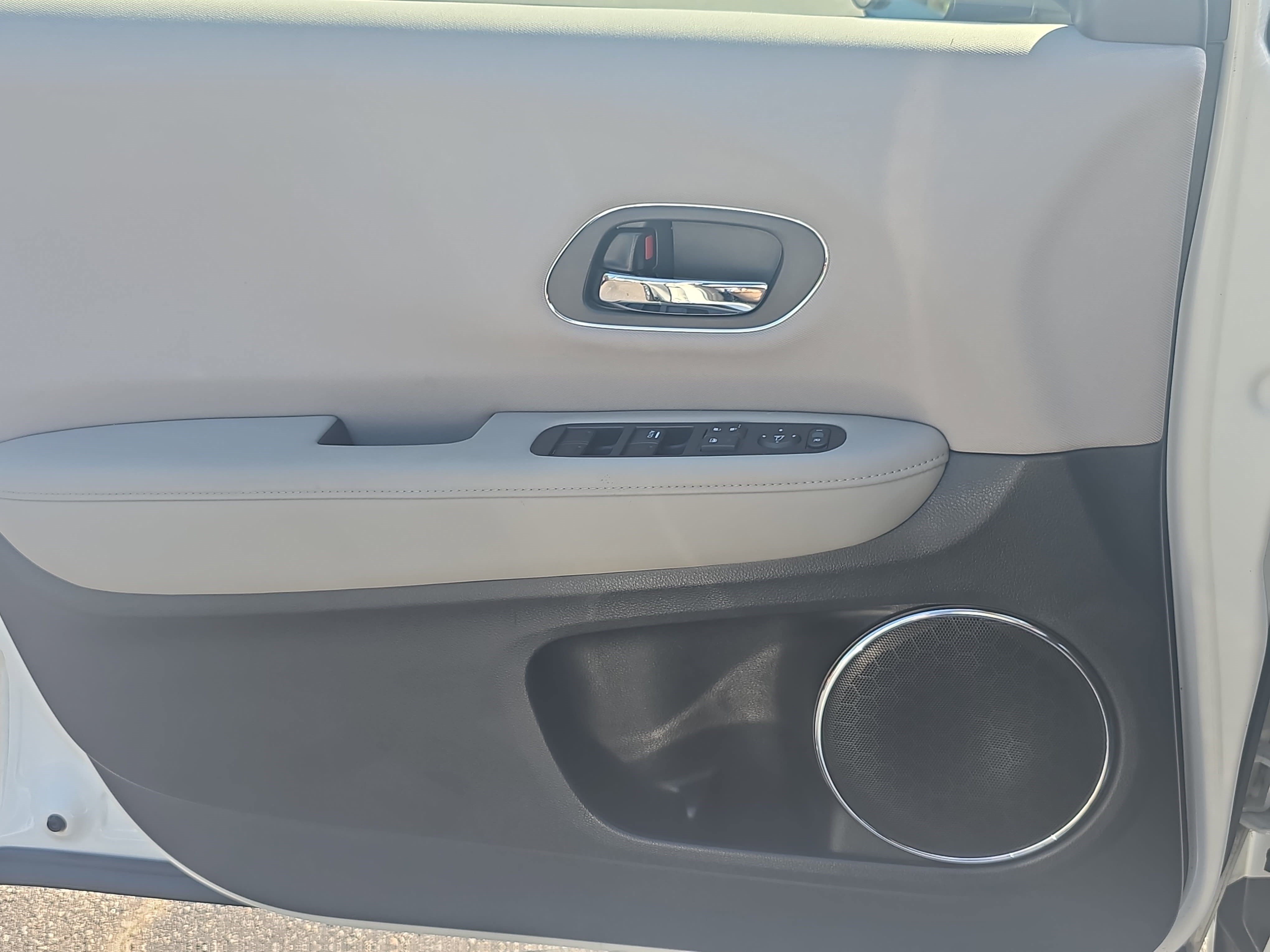 Used 2017 Honda HR-V EX image 26