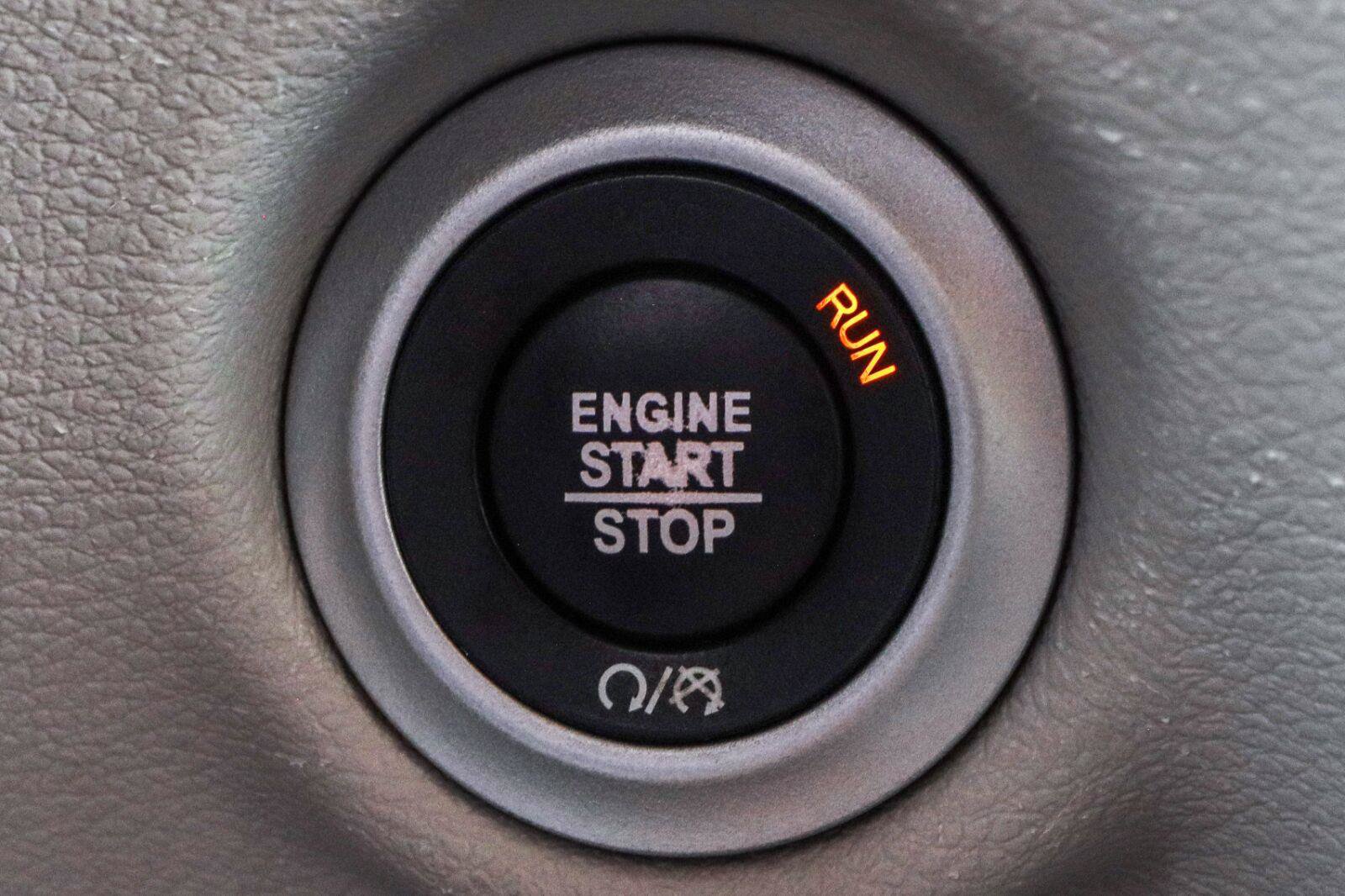 Used 2021 Chrysler Pacifica Touring-L FWD image 13