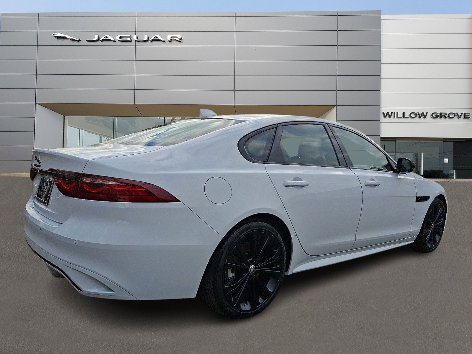 Certified 2024 Jaguar XF R-Dynamic SE image 2