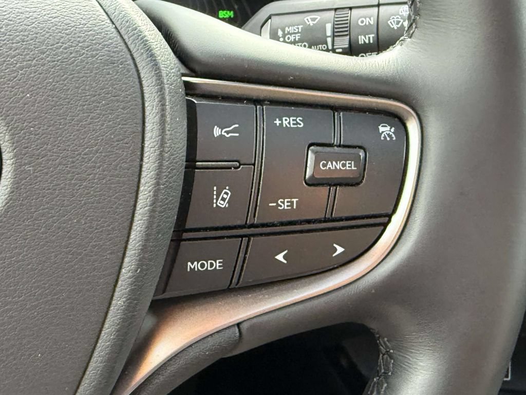 Used 2024 Lexus UX 250h F Sport AWD/4WD image 21