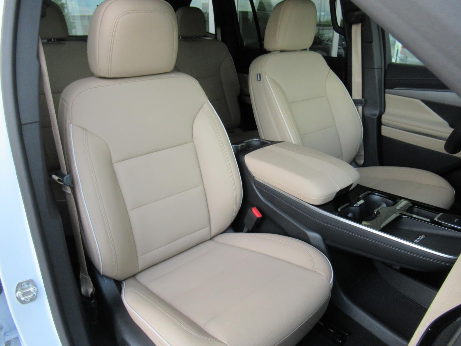 Used 2026 Buick Enclave Preferred w/ LPO, Floor Liner Package FWD image 8