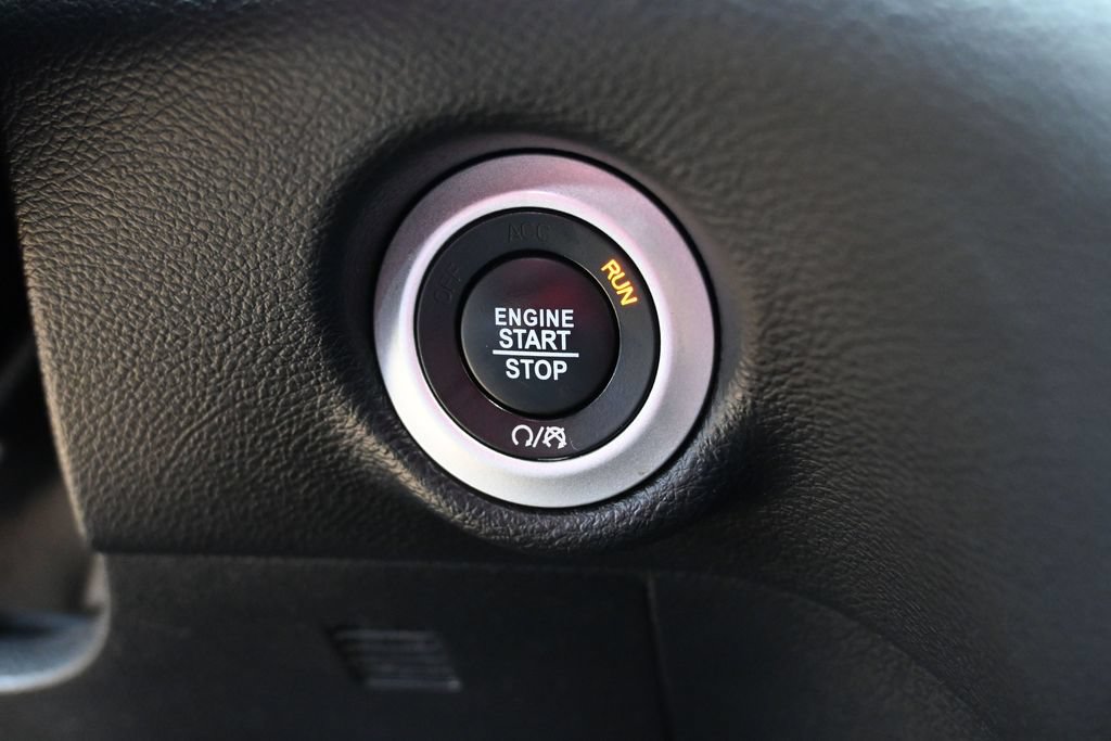 Used 2025 Chrysler Pacifica Select FWD image 23