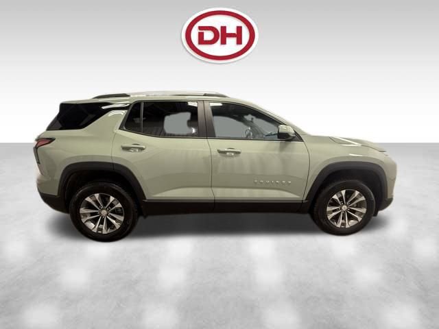 Used 2025 Chevrolet Equinox LT w/ Convenience Package II image 2