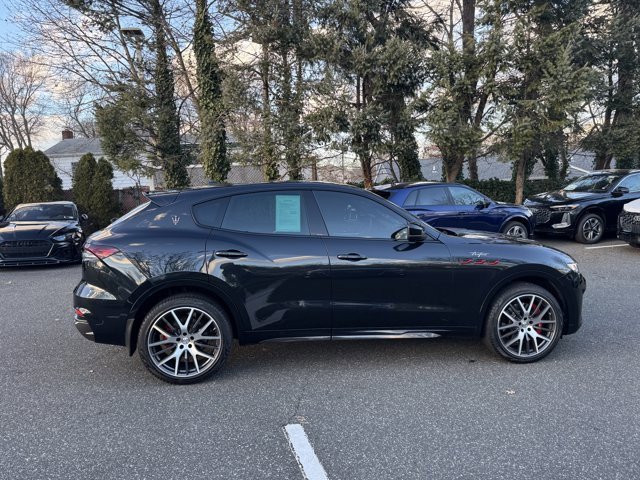 Used 2022 Maserati Levante Trofeo image 4