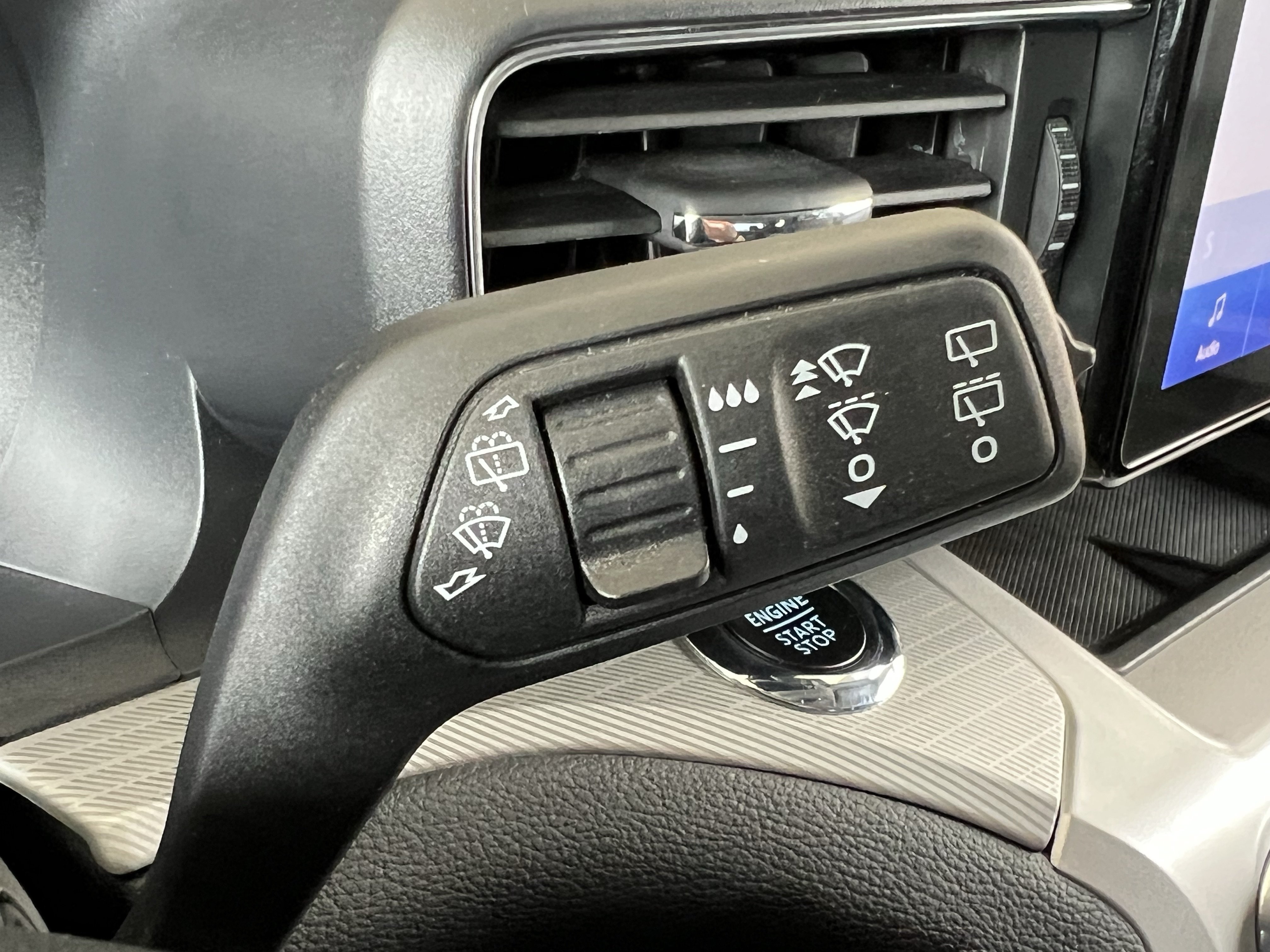 Used 2023 Ford Explorer XLT w/ Equipment Group 202A AWD/4WD image 37
