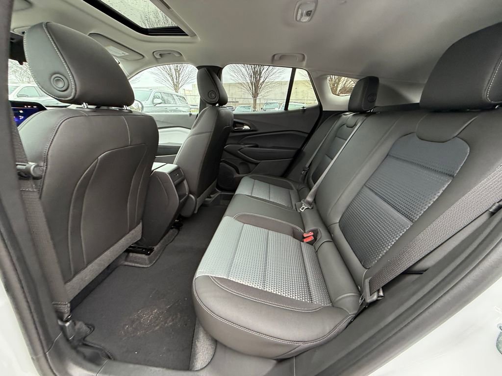 New 2026 Chevrolet Trax LT w/ Sunroof Package image 25