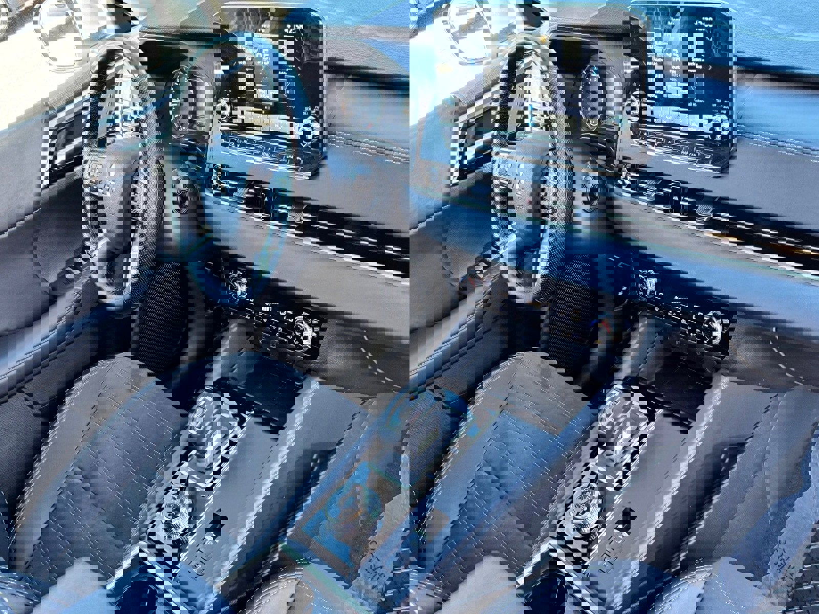 Used 2024 Mitsubishi Outlander SE image 11